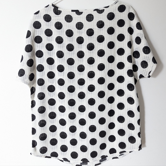 Cute polka dots black and white 🖤 🤍 SS Tee - Picture 2 of 5